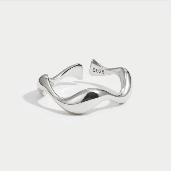 Fabiola - Minimalist Ring