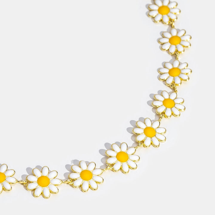 White Daisy Necklace