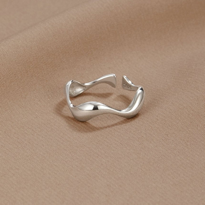 Fabiola - Minimalist Ring